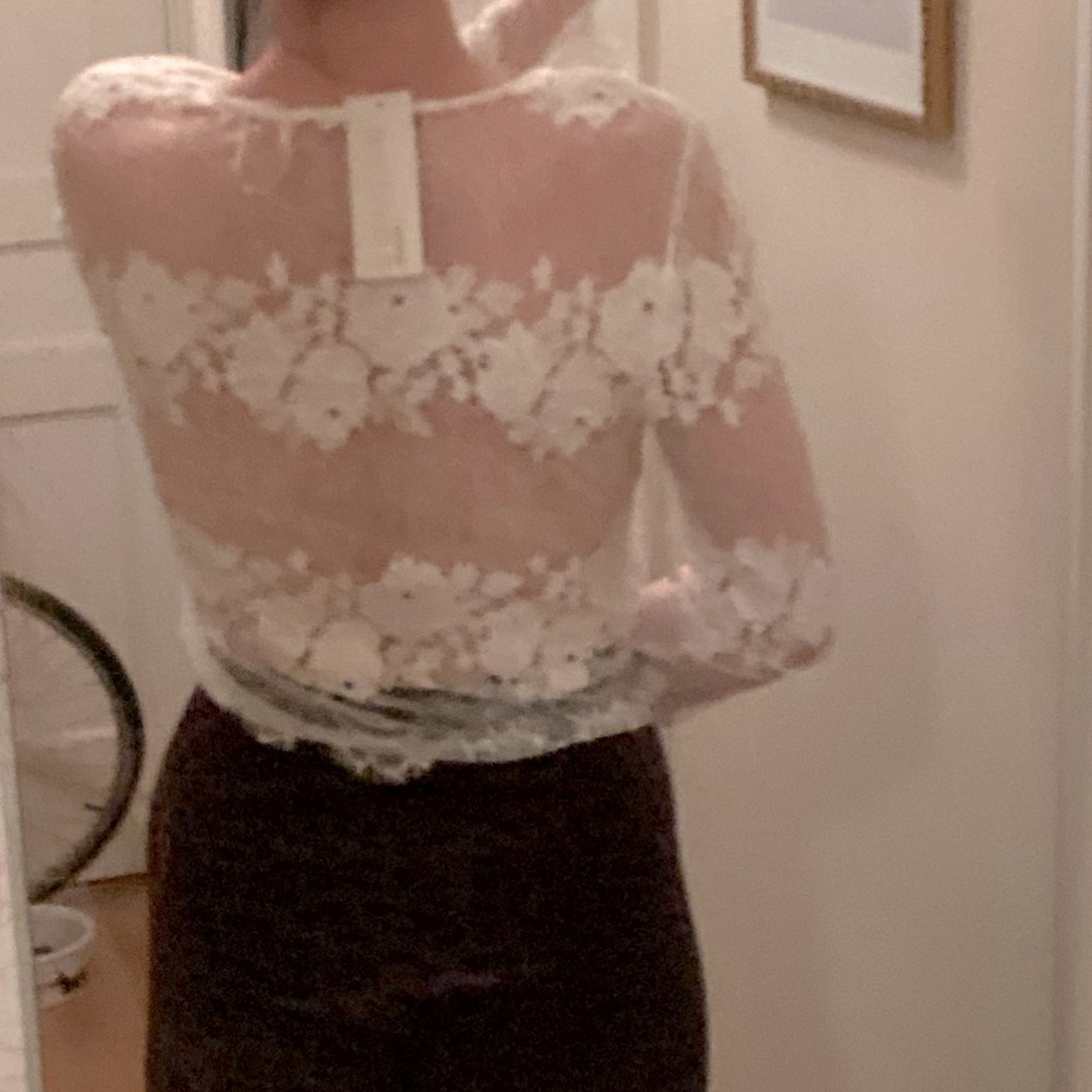 Valentine’s Day Special 💝 Cute White Lace Top w Lined front and a Sheer back ✨🌹